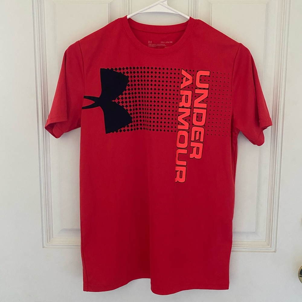Under Armour Red Tee with Black Logo - loose fit/heatgear